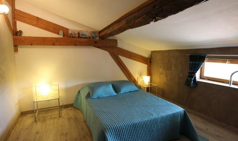 Gîtes de France - Chambre mansardée avec lit en 140 cm 