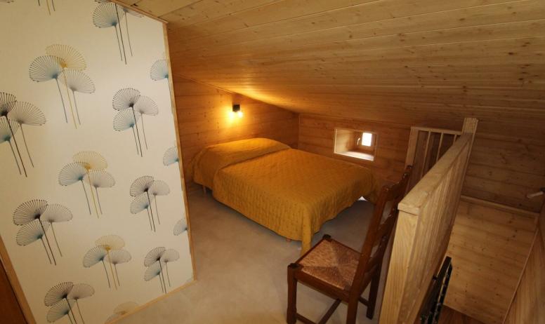 Gîtes de France - Chambre 3 mansardée (mezzanine) avec un lit en 140 et 2 lits en 90x190