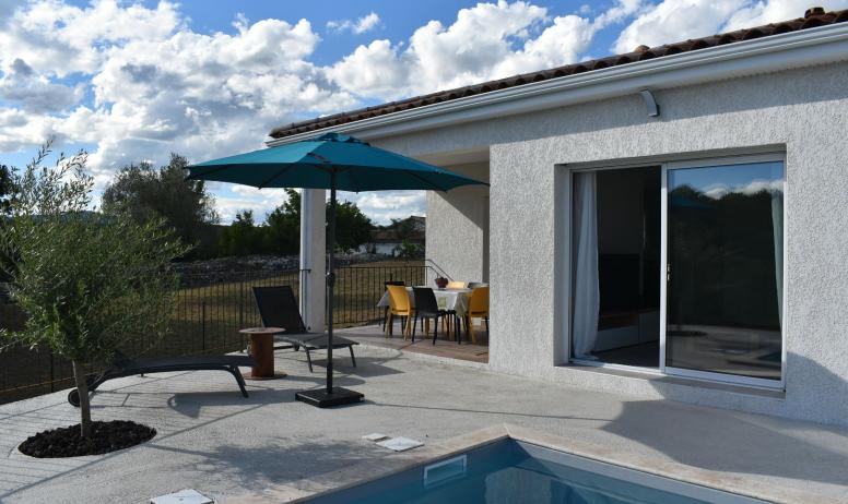 Gîtes de France - Terrasse avec piscine chauffée et terrain de pétanque