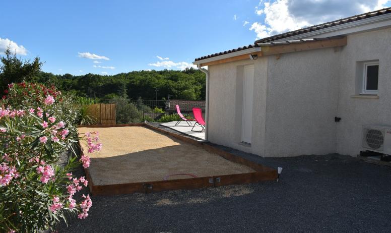 Gîtes de France - Terrasse avec piscine chauffée et terrain de pétanque