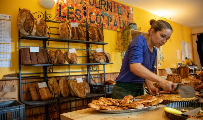 ©sourcesetvolcans - Chirols - Fournil des Copains - petite restauration - côté boulangerie ©sourcesetvolcans