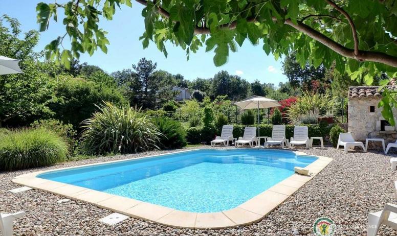 Gîtes de France - La piscine et le jardin