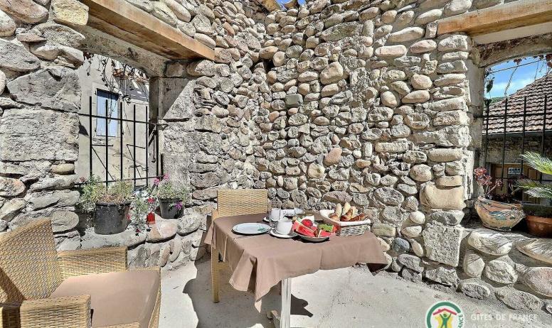 Gîtes de France - Terrasse pour les petits déjeuners La Secrète