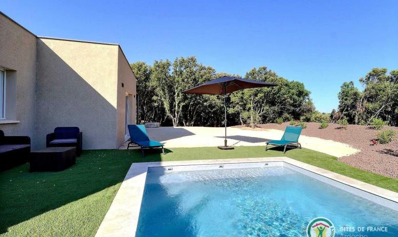 Gîtes de France - Villa moderne avec piscine privée et espace extérieur 
