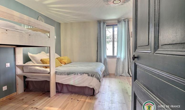 Gîtes de France - Chambre Côté Acacias pour 3 personnes avec lit en 160 et lit superposé en 90