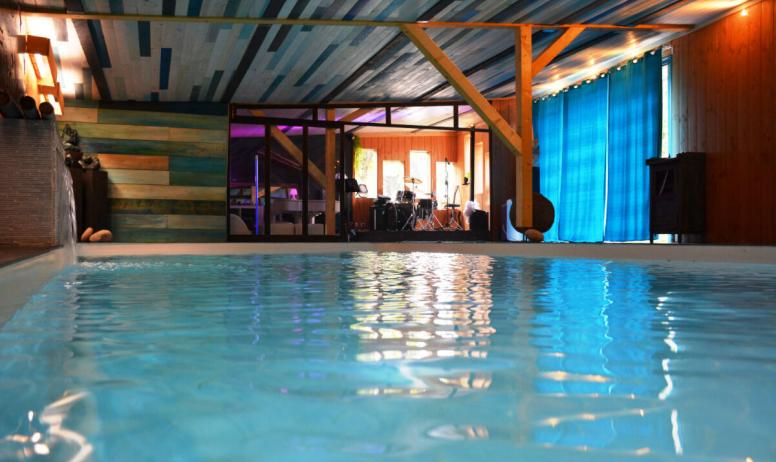 Clévacances - Gite avec Espace Détente et Spa au Vallon des Etoiles-piscine intérieure chauffée