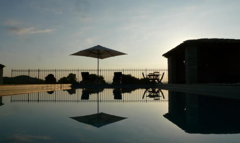 (c) M. Richede - La piscine Coucher de soleil