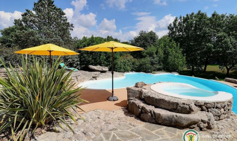 Gîtes de France - Magnifique piscine creusée dans la roche