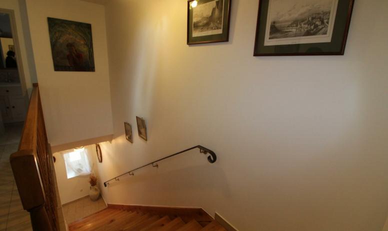 Gîtes de France - escalier d'accès pour aller aux chambres 